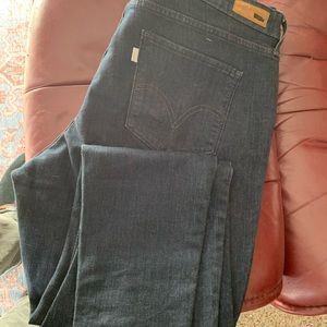 NWOT! SIGNATURE BY LEVI STRAUSS Dark Wash Stretch Legging Jean
